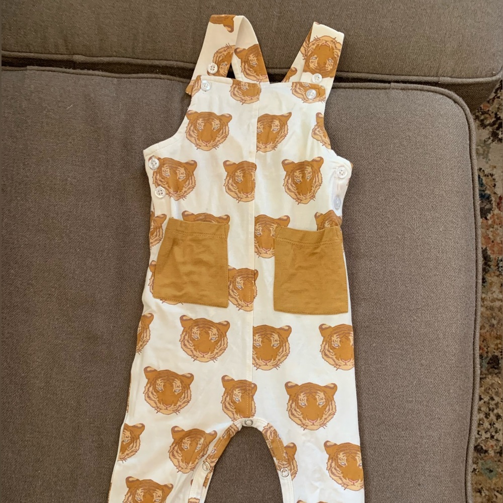 Kate Quinn bamboo Tiger head patch pocket overalls